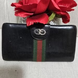 WalletVintage GUCCI Sherry Wallet Purse with a metal clasp A